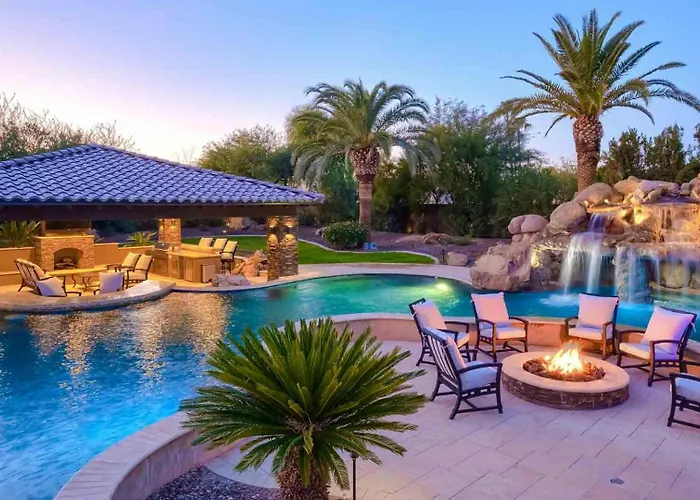 Luxury Oasis - Lazy River, Golf, Batting Cage, Gym Holiday home Scottsdale