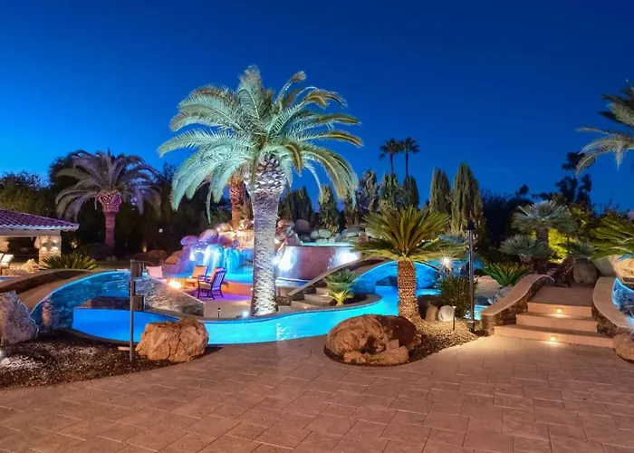 Luxury Oasis - Lazy River, Golf, Batting Cage, Gym