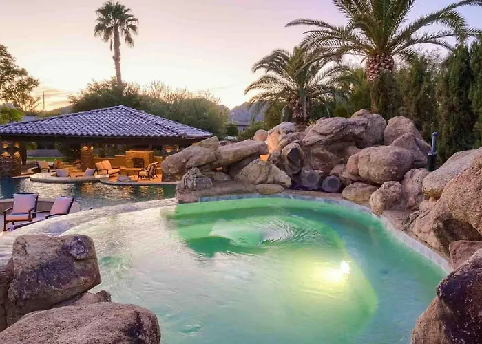 Luxury Oasis - Lazy River, Golf, Batting Cage, Gym Scottsdale