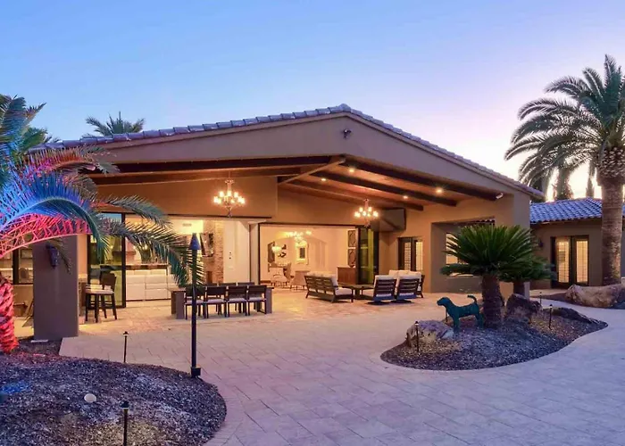 Luxury Oasis - Lazy River, Golf, Batting Cage, Gym Holiday home *