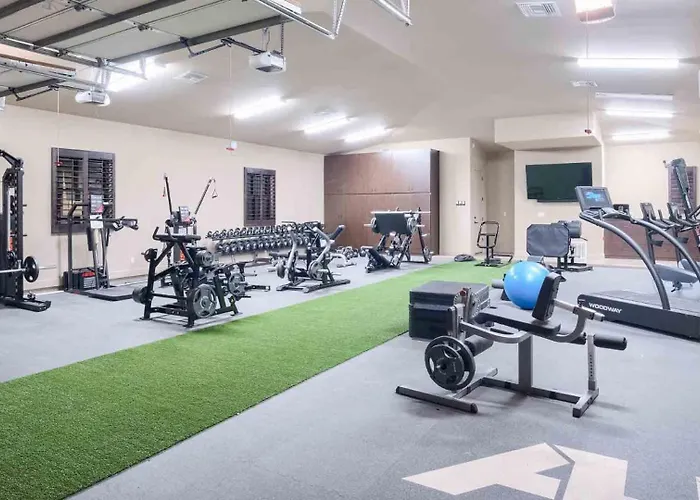 Luxury Oasis - Lazy River, Golf, Batting Cage, Gym