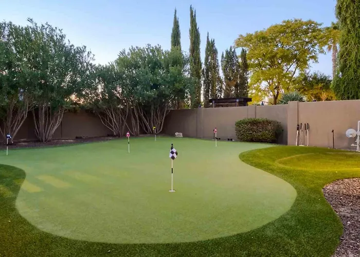 Luxury Oasis - Lazy River, Golf, Batting Cage, Gym Holiday home