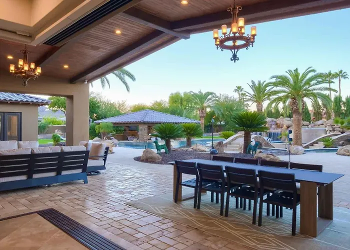 Luxury Oasis - Lazy River, Golf, Batting Cage, Gym Holiday home *