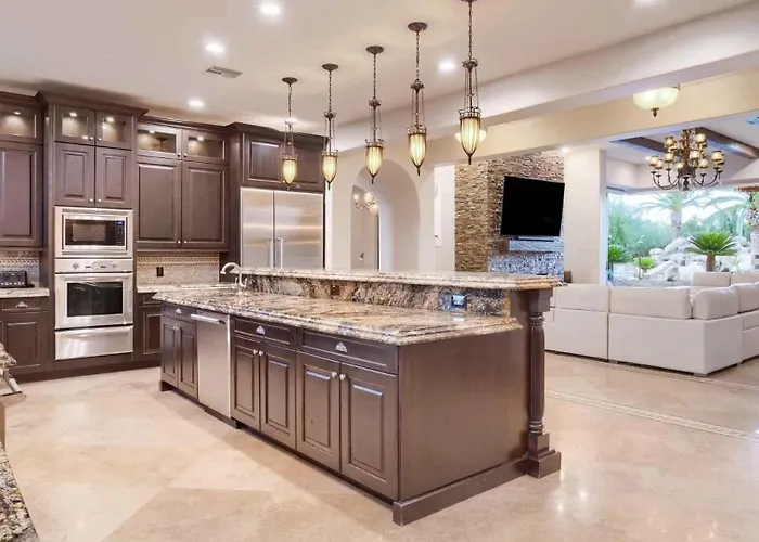Luxury Oasis - Lazy River, Golf, Batting Cage, Gym Holiday home