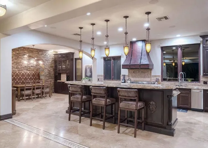 Luxury Oasis - Lazy River, Golf, Batting Cage, Gym Holiday home *