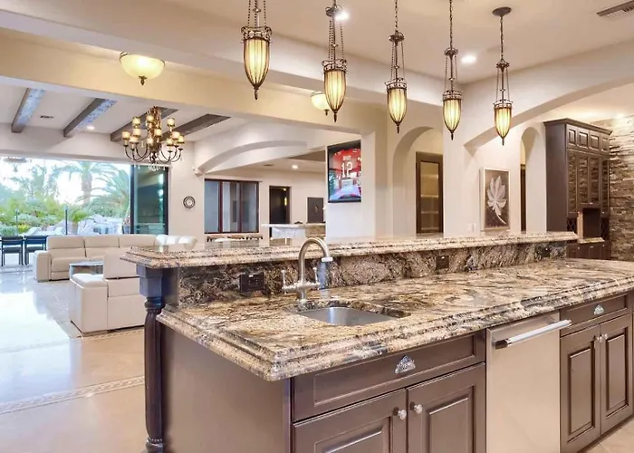 Luxury Oasis - Lazy River, Golf, Batting Cage, Gym Holiday home *