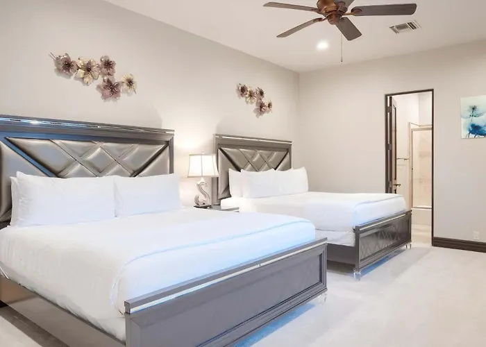 Luxury Oasis - Lazy River, Golf, Batting Cage, Gym Holiday home Scottsdale