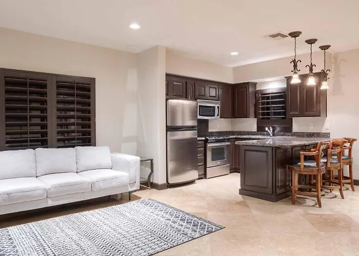 Luxury Oasis - Lazy River, Golf, Batting Cage, Gym *