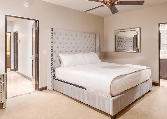 Luxury Oasis - Lazy River, Golf, Batting Cage, Gym