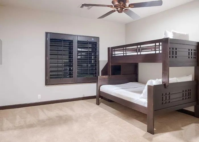 Luxury Oasis - Lazy River, Golf, Batting Cage, Gym *